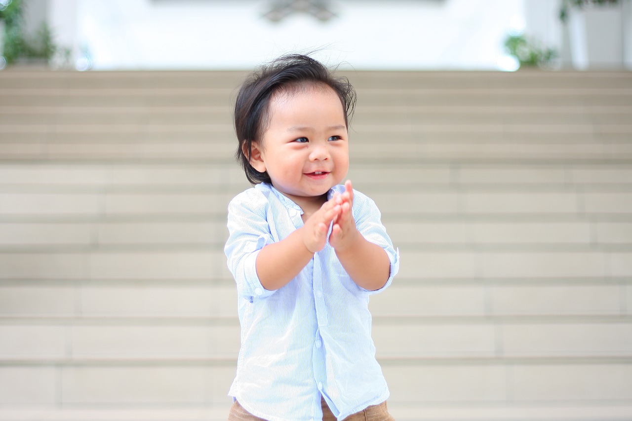 孕妈供卵生的宝宝脸上长湿疹是什么样的（孕妈供卵生的宝宝脸上长湿疹该怎么办）
