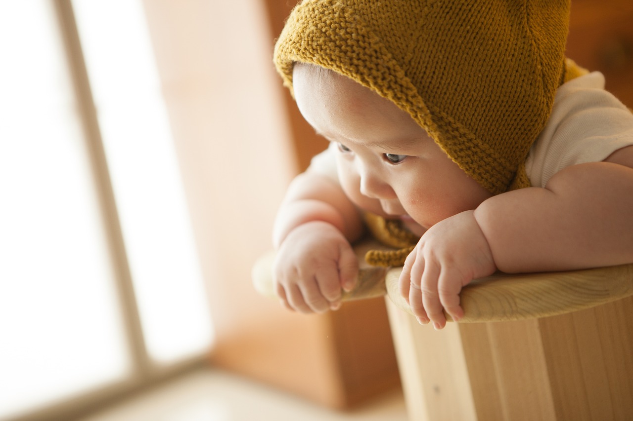 孕妈供卵生的宝宝还在吃母乳来月经（孕妈供卵生的宝宝吃着母乳来了一次月经就不来了）